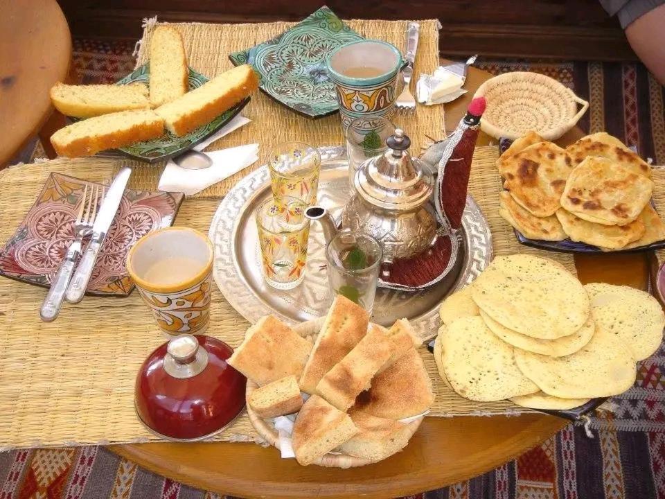 Riad Pizzeria Marhaba Akhendachou n'Ait Ouffi Eksteriør bilde