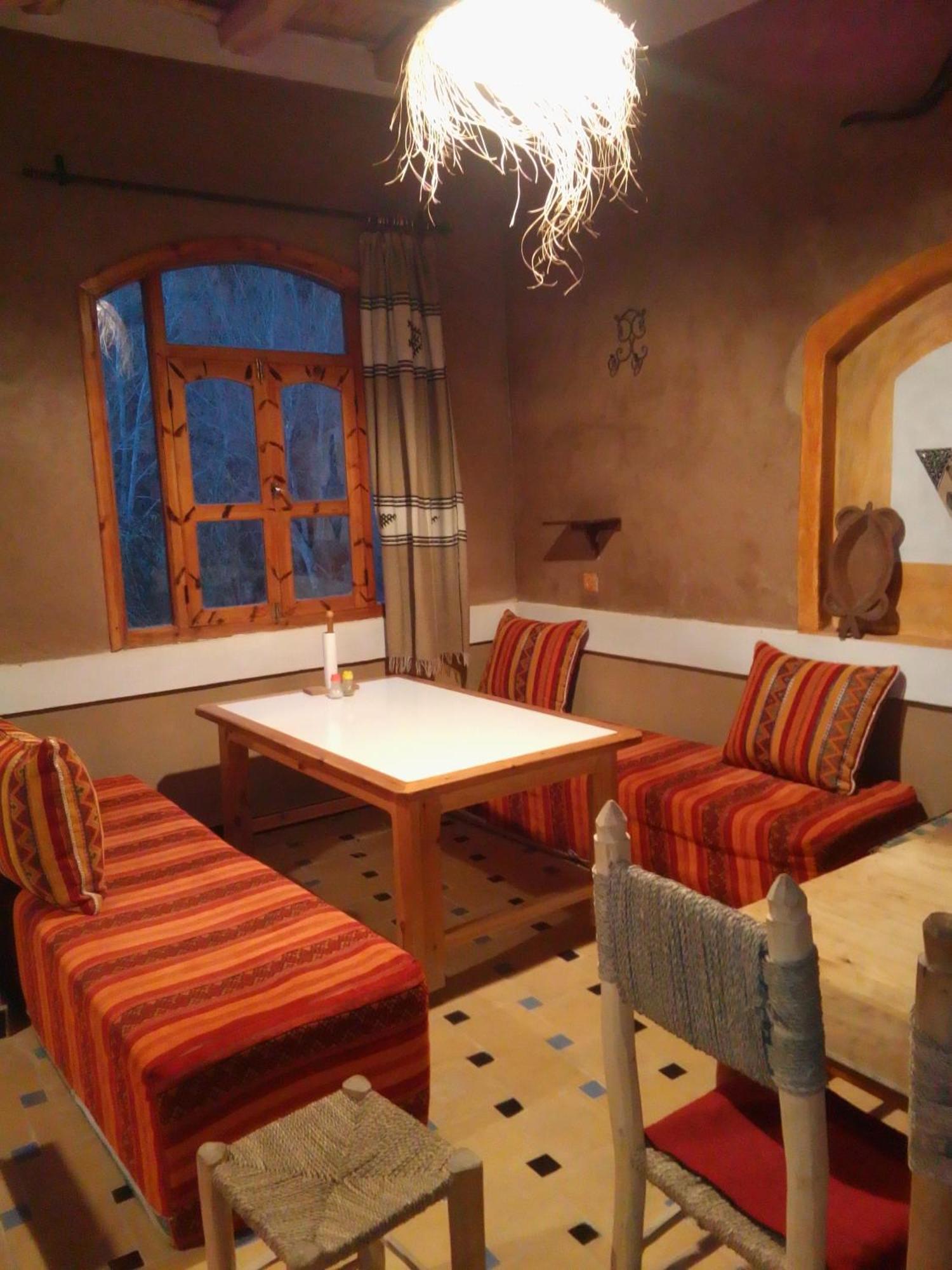 Riad Pizzeria Marhaba Akhendachou n'Ait Ouffi Rom bilde